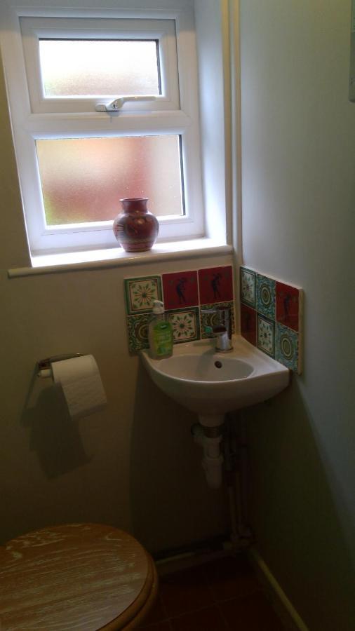 Colourful, Cosy City Home Bath Kültér fotó